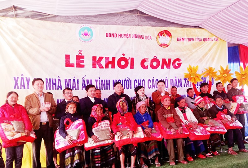 Khởi công xây dựng nhà cho người dân thuộc diện di dời ở xã Hướng Sơn, huyện Hướng Hóa -Ảnh: TÚ LINH​