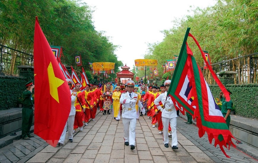 Nghi thức rước kiệu tại Lễ giỗ Tổ Hùng Vương năm 2015 tại Khu Công viên Lịch sử-Văn hóa dân tộc Thành phố Hồ Chí Minh. (Ảnh: Quang Nhựt/TTXVN)