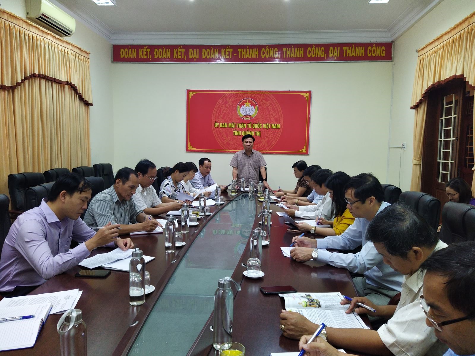 Chủ tịch UBMTTQVN tỉnh Đào Mạnh Hùng phát biểu tại cuộc họp