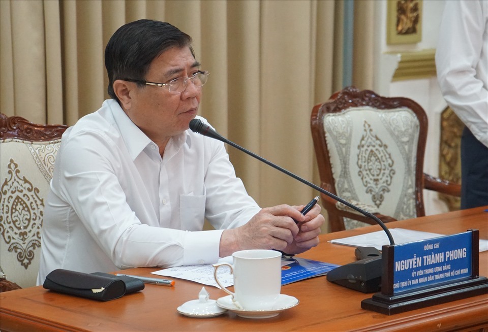 Chủ tịch UBND TPHCM Nguyễn Thành Phong cùng làm việc tại buổi họp. Ảnh: Thanh Chân.
