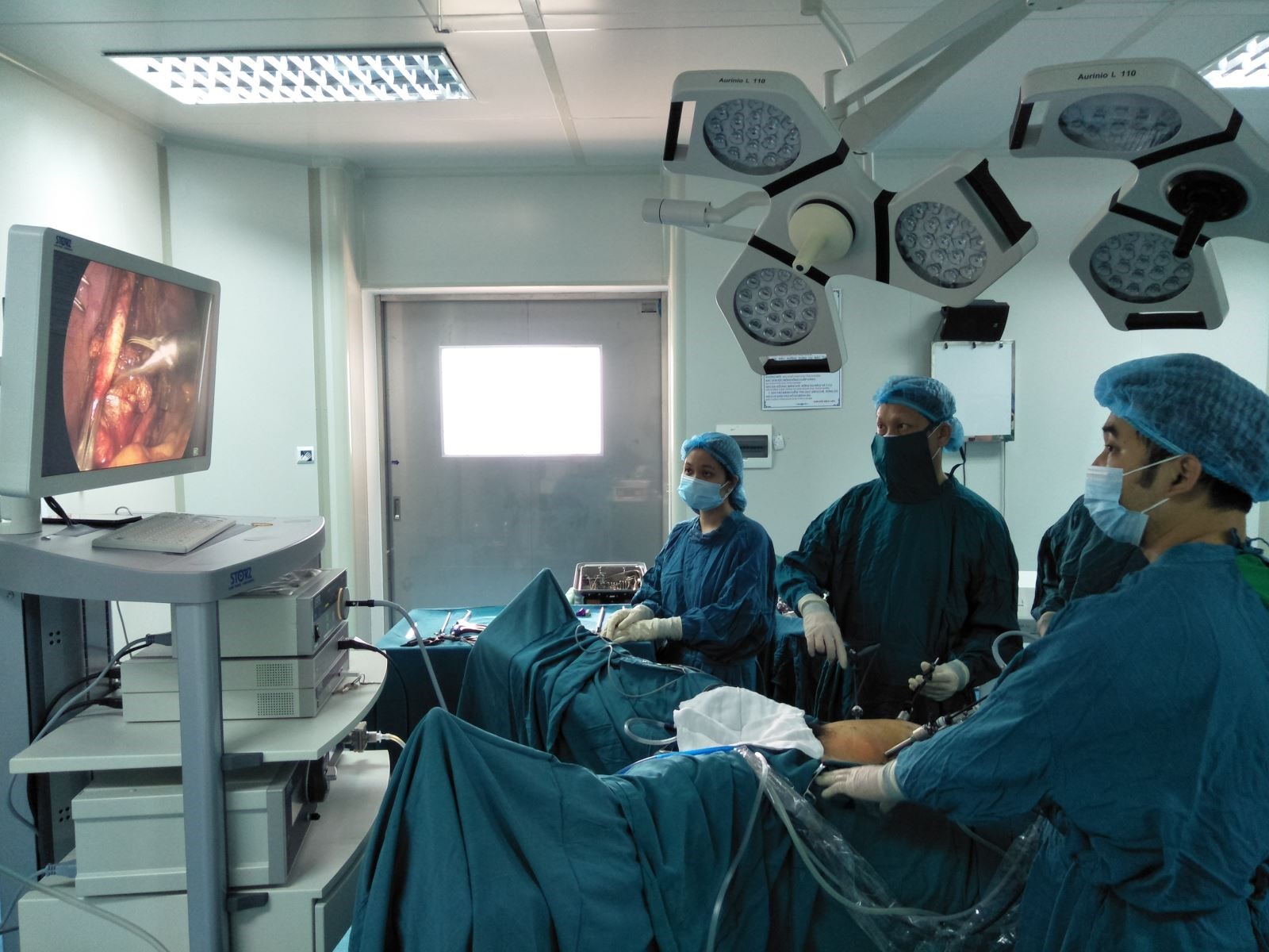 Lần đầu phẫu thuật thành công nội soi cắt bàng quang cho bệnh nhân ung thư