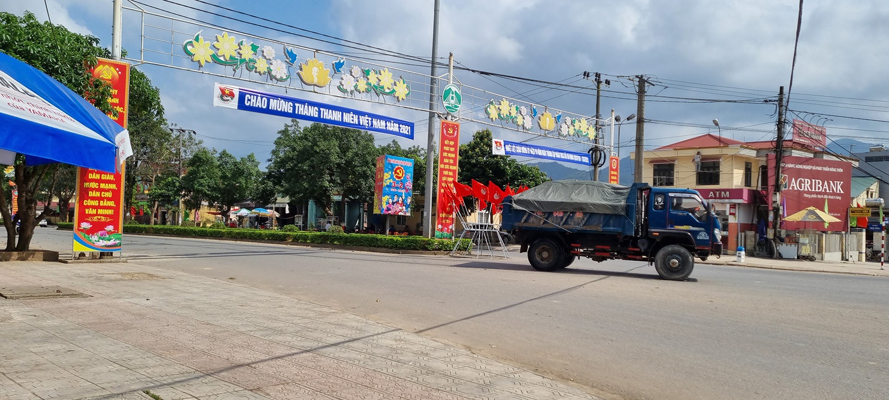 Quốc lộ 9, đoạn đi qua thị trấn Krông Klang, huyện Đakrông rất cần lắp đặt đèn tín hiệu điều khiển giao thông - Ảnh: K.S