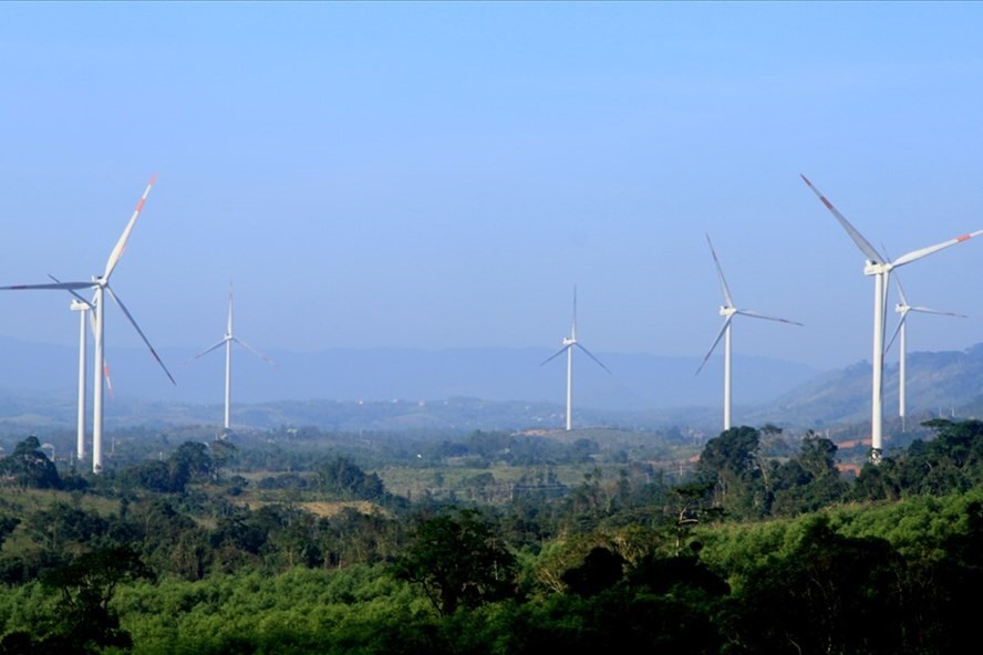 Một dự án điện gió tại huyện miền núi Hướng Hóa, tỉnh Quảng Trị. Ảnh: Hưng Thơ.