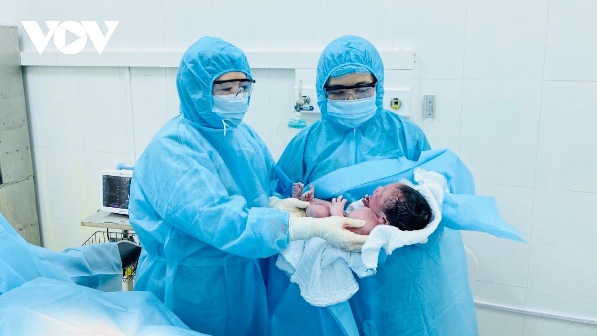 Em bé chào đời trong khu cách ly Bệnh viện Sản - Nhi tỉnh Lào Cai