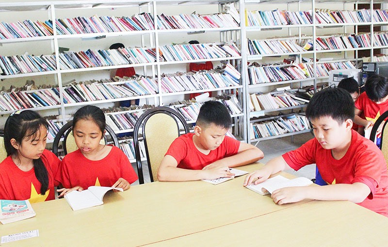 Mỗi năm trung bình có hơn 10.000 lượt bạn đọc đến với Thư viện huyện Triệu Phong - Ảnh: T.L​