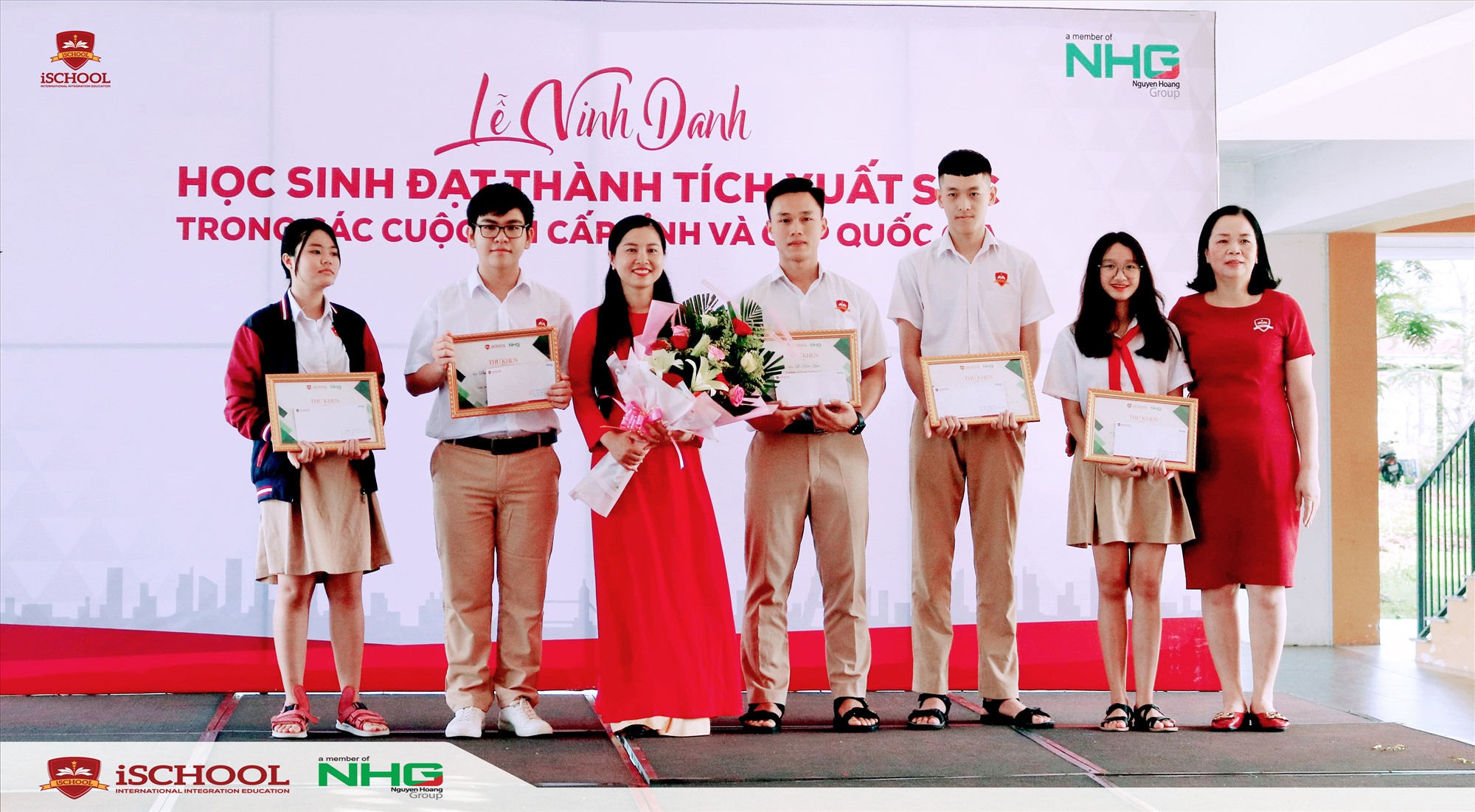 Lễ Vinh danh học sinh đạt thành tích xuất sắc trong các cuộc thi - Ảnh Kim Thoa