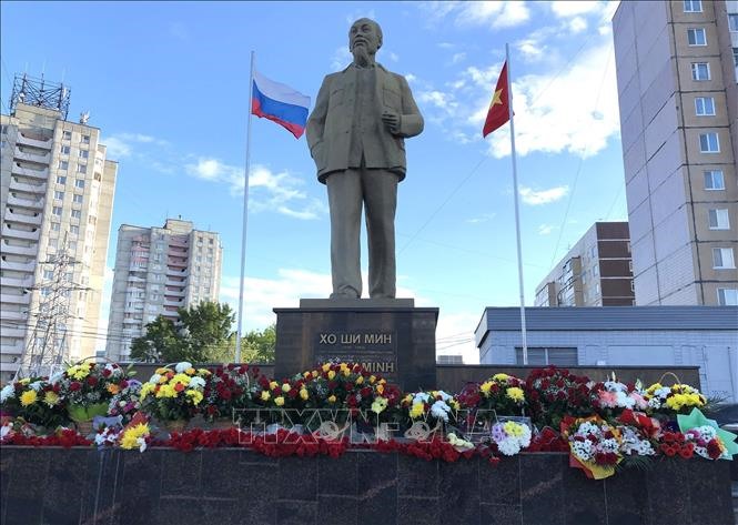 Tượng đài Bác Hồ ở quảng trường mang tên Bác ở thành phố Ulianovsk - quê hương của Lenin. Ảnh minh họa: Tâm Hằng/Pv TTXVN tại LB Nga