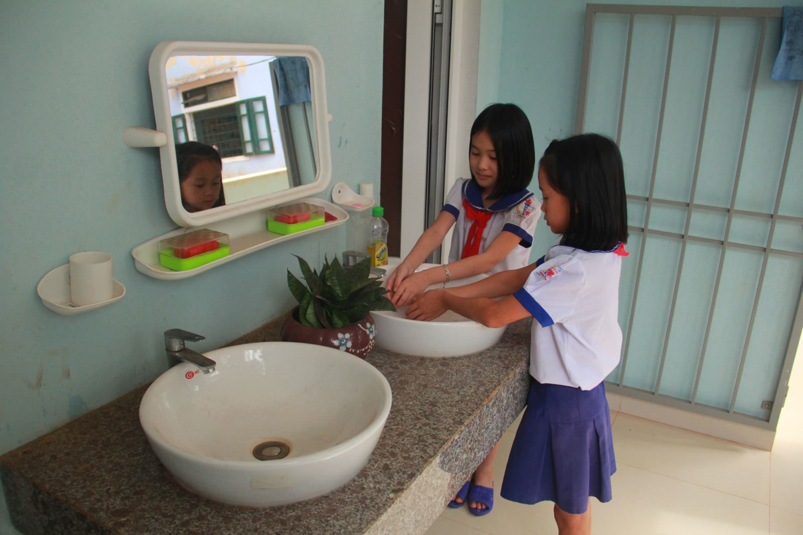 Nhà vệ sinh của học sinh ở Trường Tiểu học Hướng Phùng