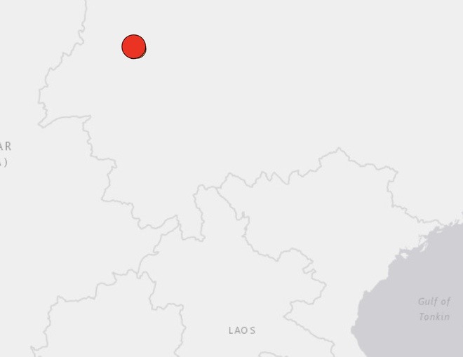 Tâm chấn (chấm đỏ) của trận động đất tối 21/5 nằm ở tỉnh Vân Nam (Trung Quốc). Ảnh: USGS.