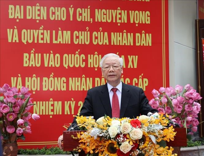 Tổng Bí thư Nguyễn Phú Trọng trả lời phỏng vấn báo chí tại Khu vực bỏ phiếu số 4, phường Nguyễn Du, quận Hai Bà Trưng. Ảnh: Trí Dũng/TTXVN