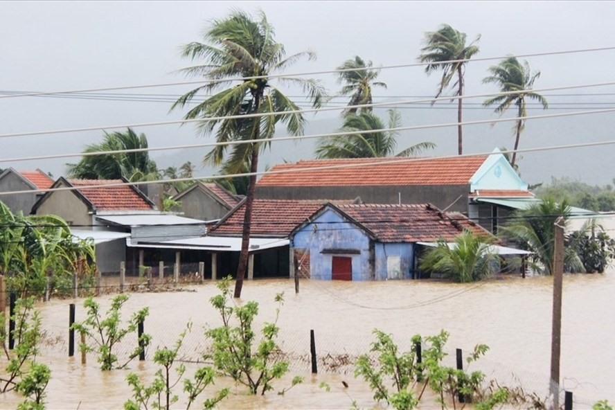 Bão gây mưa lớn làm ngập lụt ở Khánh Hoà vào năm 2020. Ảnh: Nguyễn Giang