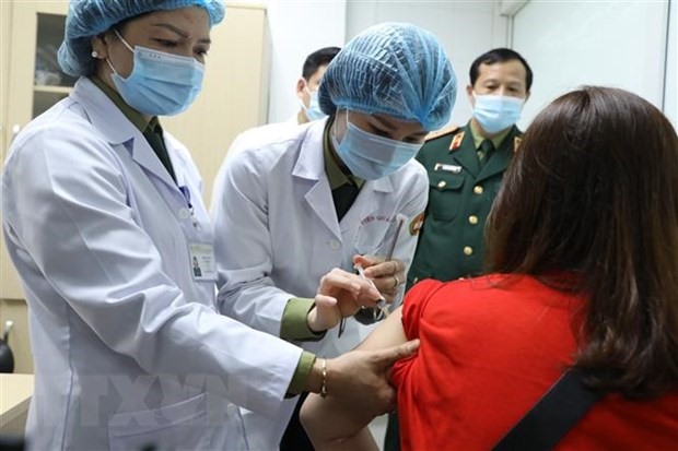 Học viện Quân y (Bộ Quốc phòng) triển khai giai đoạn 2 tiêm thử nghiệm vaccine Nano Covax. (Ảnh: Minh Quyết/TTXVN)