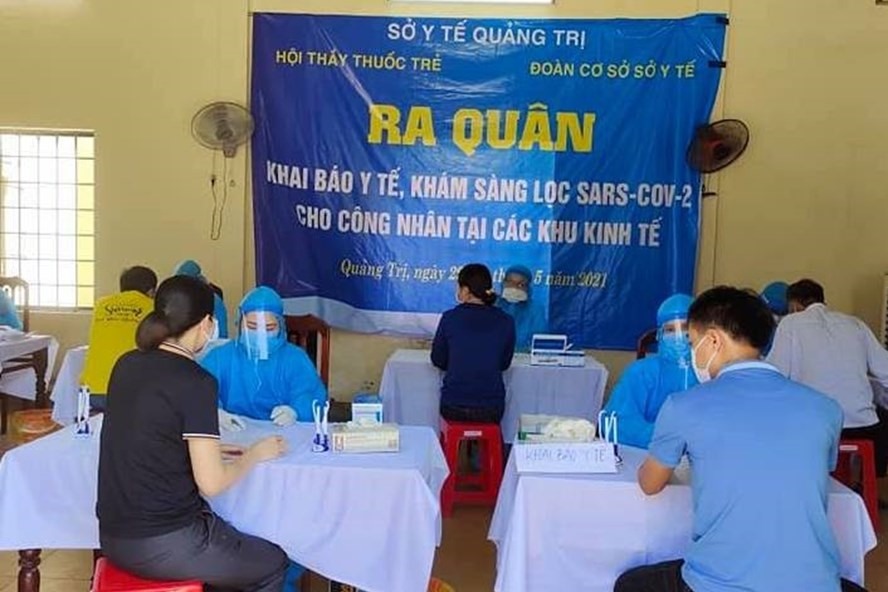 Khám sàng lọc cho công nhân tại các khu công nghiệp ở tỉnh Quảng Trị. Ảnh: Sở Y tế Quảng Trị.