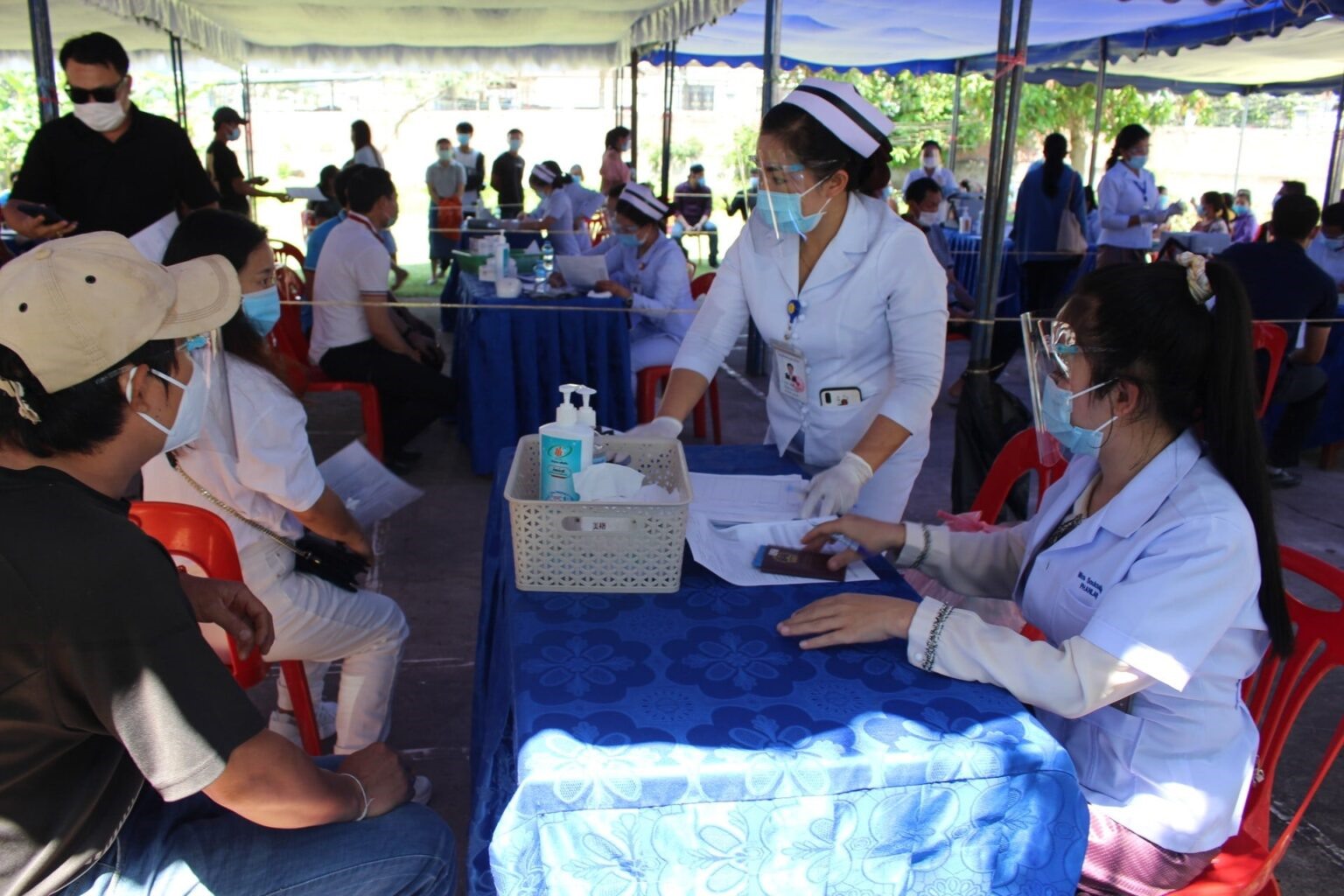 Một điểm tiêm chủng vaccine Covid-19 tại Lào