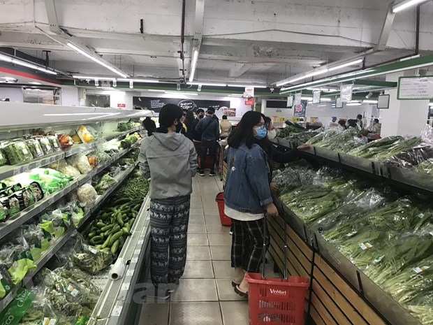 Hàng hóa tại các siêu thị trên địa bàn Hà Nội dồi dào. (Ảnh: Đức Duy/Vietnam+)