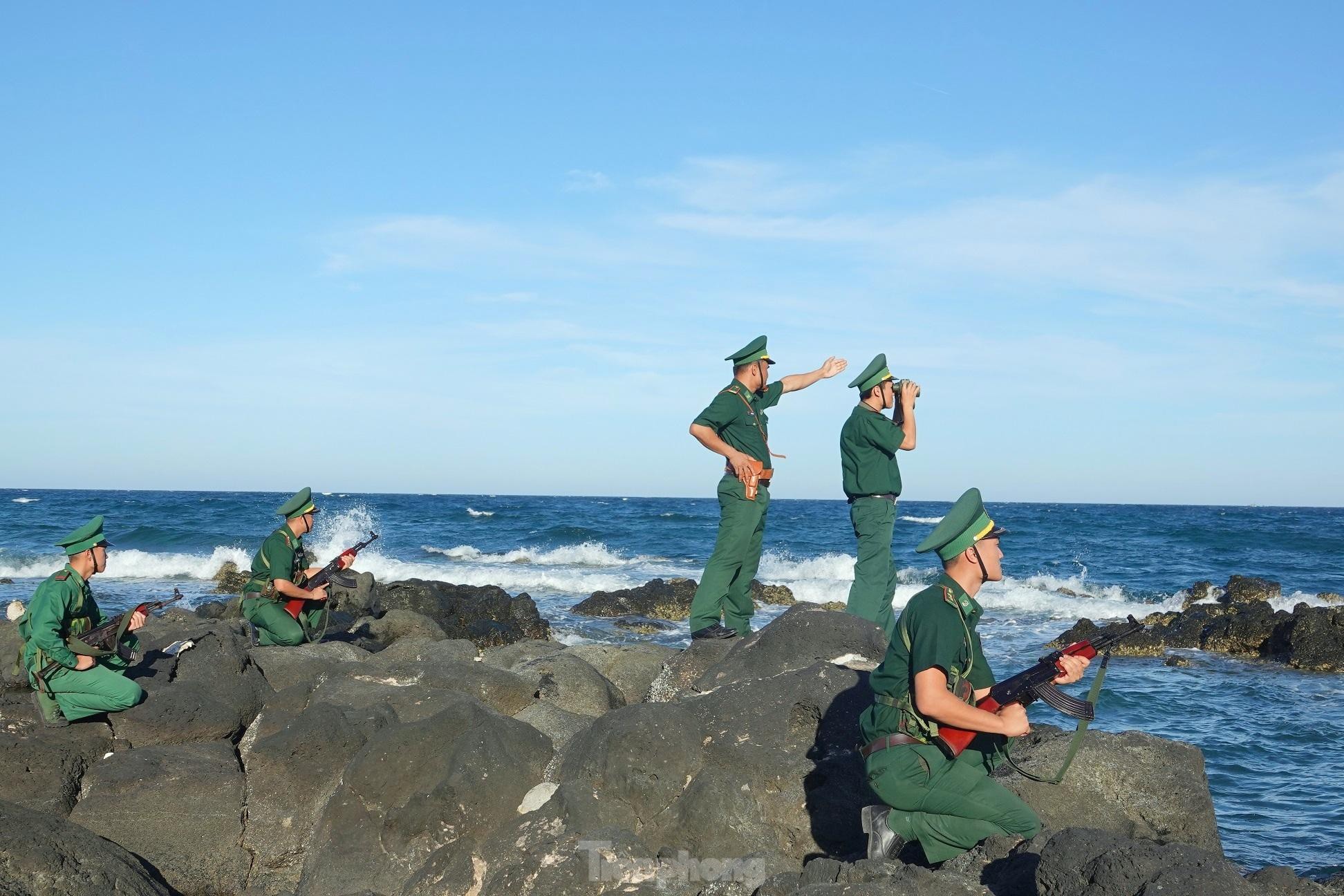 BĐBP Quảng Trị tuần tra bảo vệ chủ quyền trên đảo Cồn Cỏ. Ảnh: Nguyễn Minh
