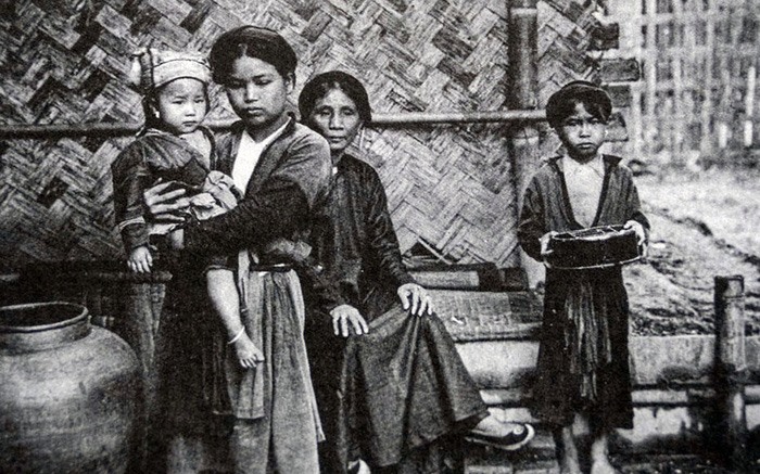 Trẻ em trong một gia đình ở vùng Đồng bằng sông Hồng