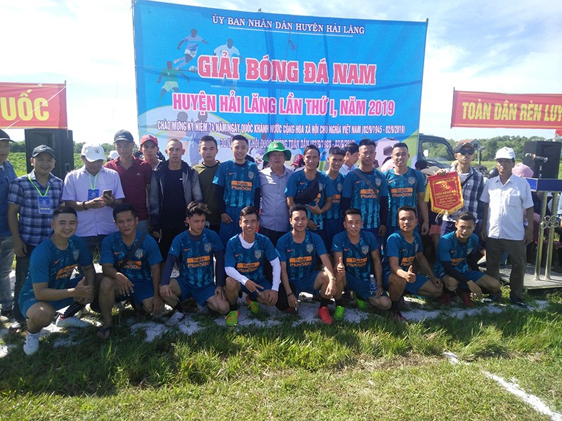 Đội bóng đá xã Hải Chánh giành vị trí thứ tư tại Giải bóng đá nam huyện Hải Lăng lần thứ I, năm 2019 -Ảnh: MĐ
