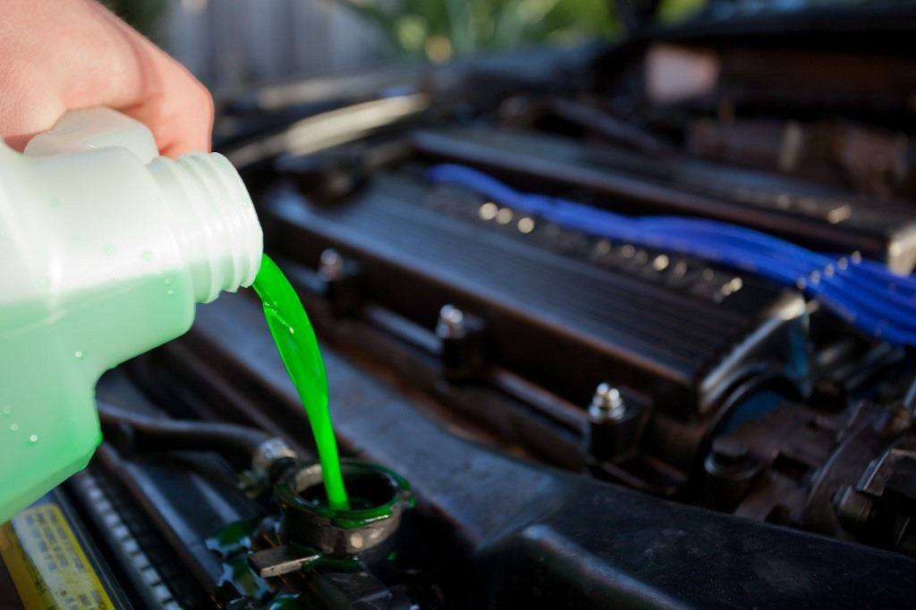 Sử dụng nước lọc thay thế nước làm mát có thể khiến động cơ và các bộ phận của ô tô bị quá nhiệt