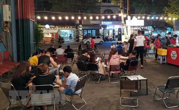 Các hoạt động ăn uống tại chỗ ở Đà Nẵng sẽ bị tạm dừng từ 12 giờ ngày 20/6 cho đến khi có thông báo mới. (Ảnh: Trần Lê Lâm/TTXVN)