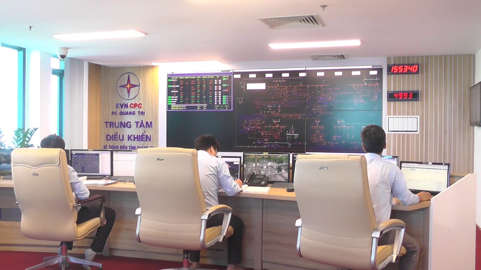 Trung tâm điều khiển hệ thống lưới điện Quảng Trị