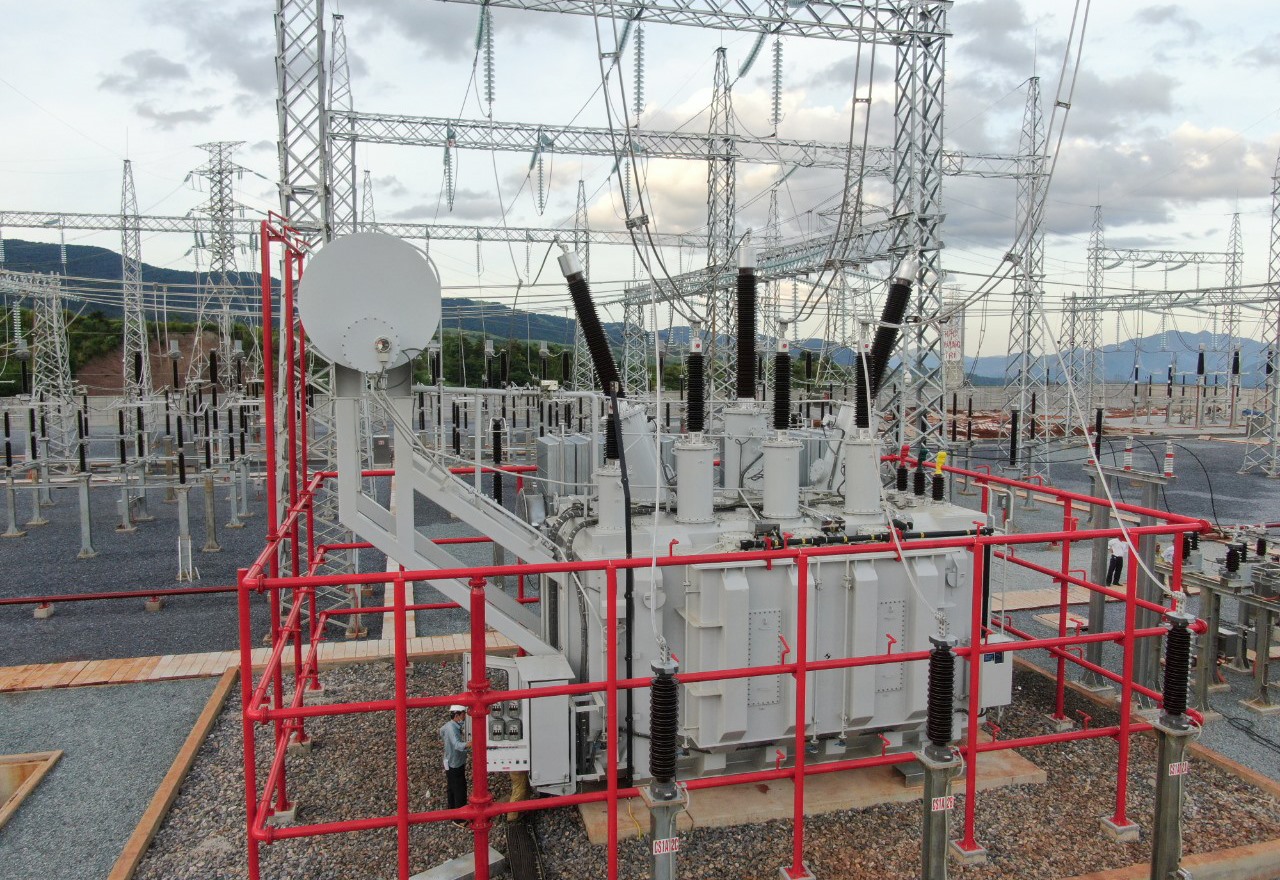 Máy biến áp AT2 tại TBA 220kV Lao Bảo được đóng điện vào lúc 4h30 phút, ngày 30/6/2021