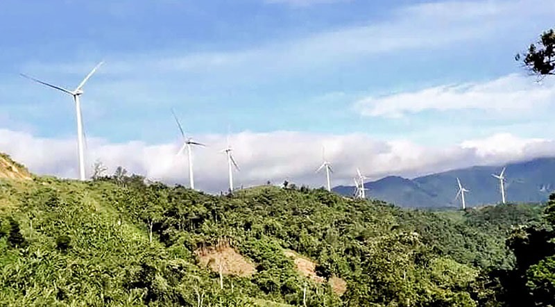 Hệ thống điện gió đang phát triển mạnh mẽ ở huyện Hướng Hóa - Ảnh: PV
