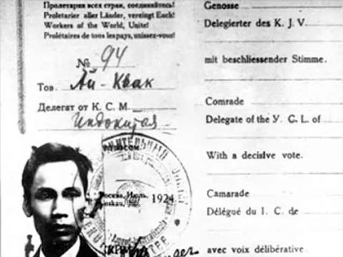 Thẻ đại biểu cấp cho Nguyễn Ái Quốc tham dự Đại hội lần thứ 5 Quốc tế cộng sản tại Moskva (Liên Xô), diễn ra từ ngày 17/6 đến ngày 8/7/1924. Ảnh: Tư liệu/TTXVN phát