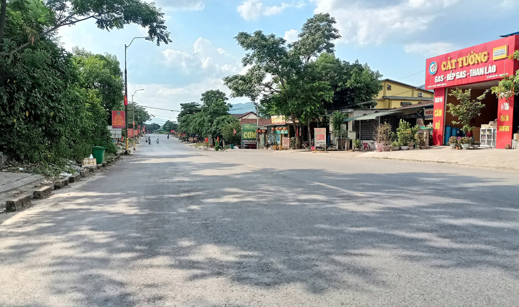 Quốc lộ 9 đoạn qua thị trấn Krông Klang, huyện Đakrông cần được mở rộng-Ảnh: Nhơn Bốn