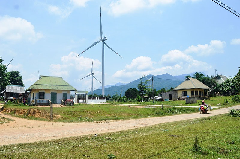 Công trình điện gió ở xã Hướng Linh, huyện Hướng Hóa - Ảnh: H.N