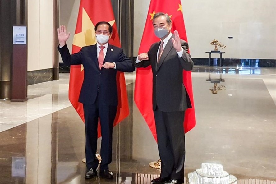 Bộ trưởng Ngoại giao Bùi Thanh Sơn hội đàm với Ủy viên Quốc vụ, Bộ trưởng Ngoại giao Trung Quốc Vương Nghị. Ảnh: BNG