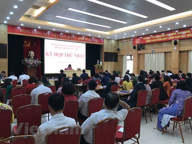 Kỳ họp thứ Nhất, Hội đồng Nhân dân quận Hoàn Kiếm. (Ảnh: Xuân Quảng/Vietnam+)