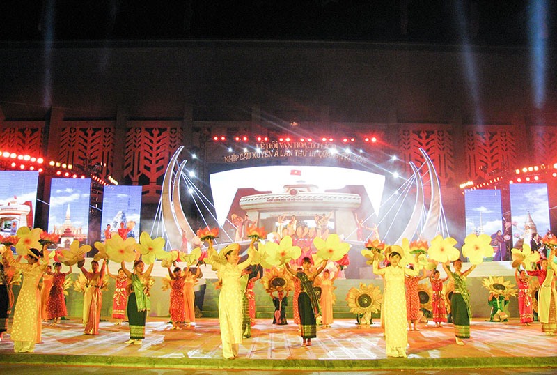“Nhịp cầu Xuyên Á” - Một lễ hội tiêu biểu của tỉnh Quảng Trị - Ảnh: PV