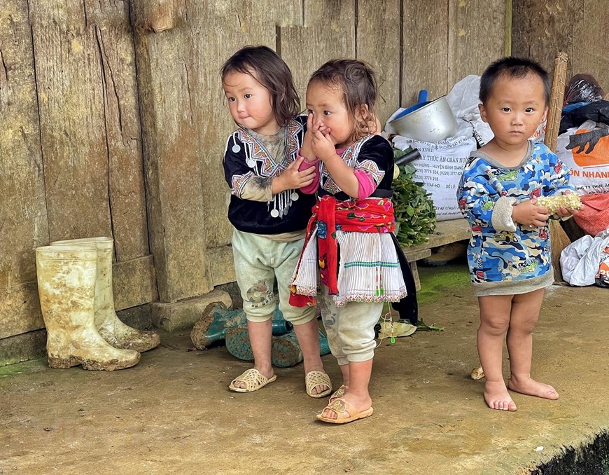 Những em bé đó là người dân tộc Mông. (Ảnh: Mai Mai/Vietnam+)