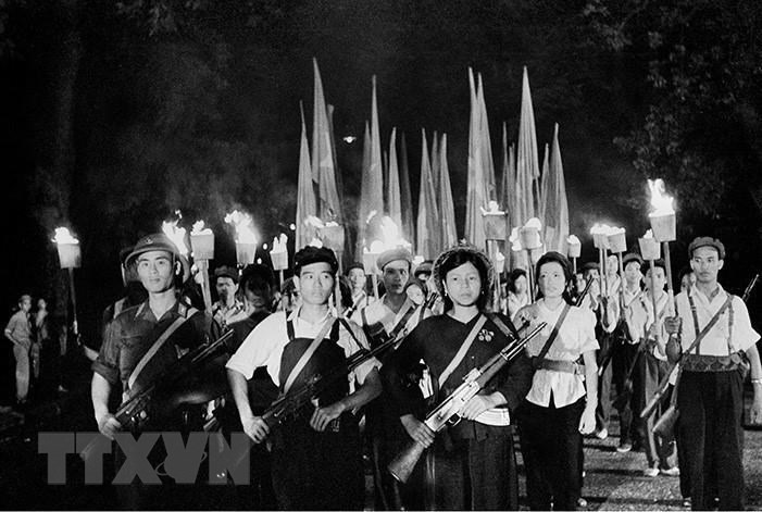 Tháng 5/1964, Phong trào Ba sẵn sàng được phát động trong thanh niên Thủ đô, sau đó lan rộng khắp miền Bắc, góp phần quan trọng vào thắng lợi của cuộc kháng chiến chống Mỹ, cứu nước. (Nguồn: TTXVN)