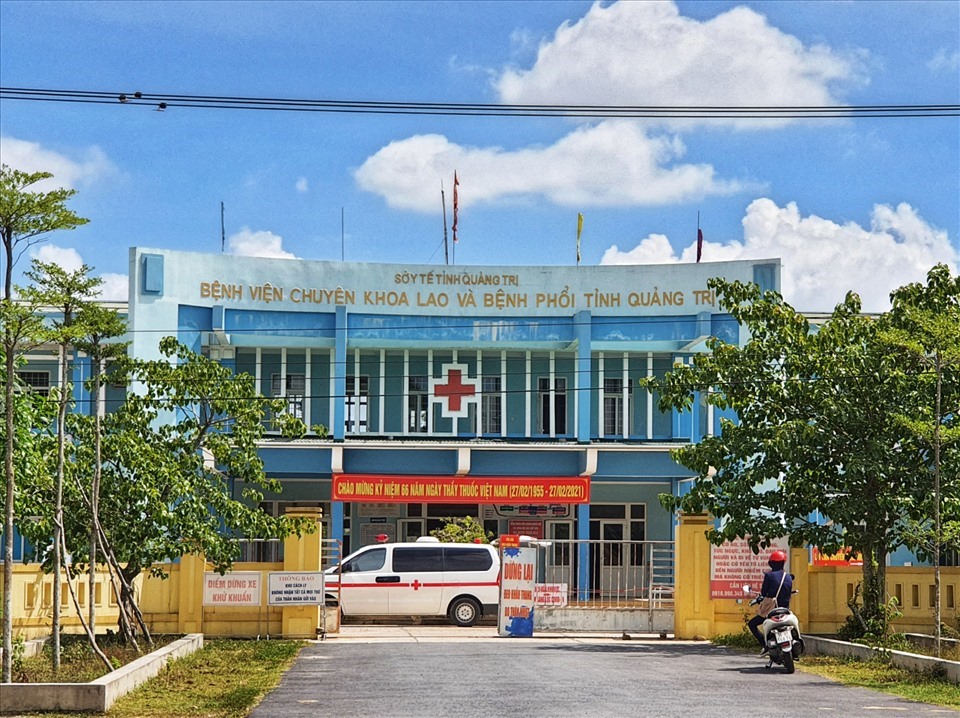 Bệnh viện chuyên khoa Lao và Bệnh phổi Quảng Trị đang được dùng để khám, xét nghiệm, điều trị bệnh nhân nghi nhiễm, đã nhiễm COVID-19 sẽ được giảm 20% tiền điện đợt này. Ảnh Minh Thành