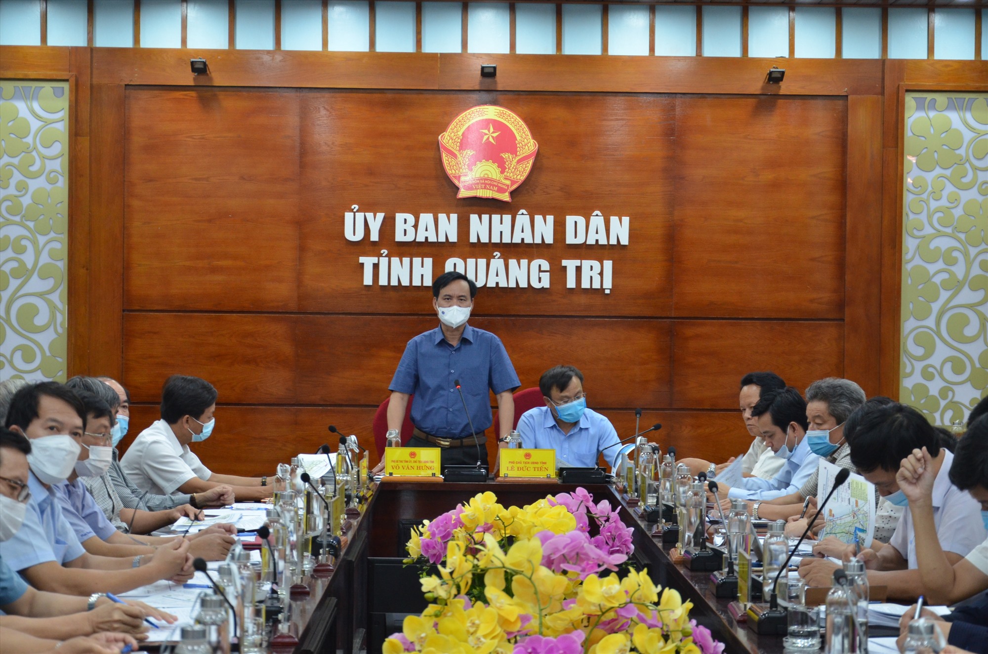 Chủ tịch UBND tỉnh Võ Văn Hưng phát biểu cho ý kiến đối với các dự án giao thông trọng điểm đang triển khai trên địa bàn tỉnh - Ảnh: Lê Minh