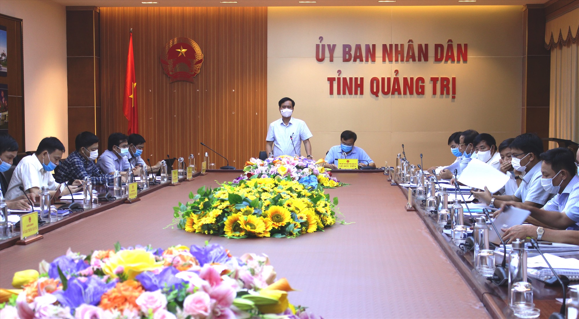 Chủ tịch UBND tỉnh Võ Văn Hưng phát biểu chỉ đạo tại cuộc họp - Ảnh: T.T