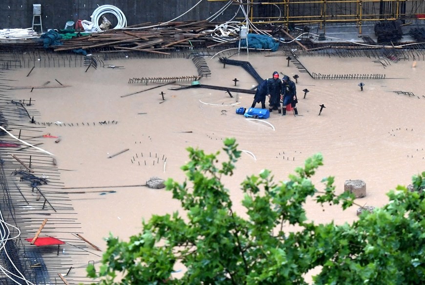 Ngập lụt do mưa lớn tại thủ phủ Trịnh Châu, tỉnh Hà Nam, Trung Quốc ngày 20/7/2021. (Ảnh: THX/TTXVN)