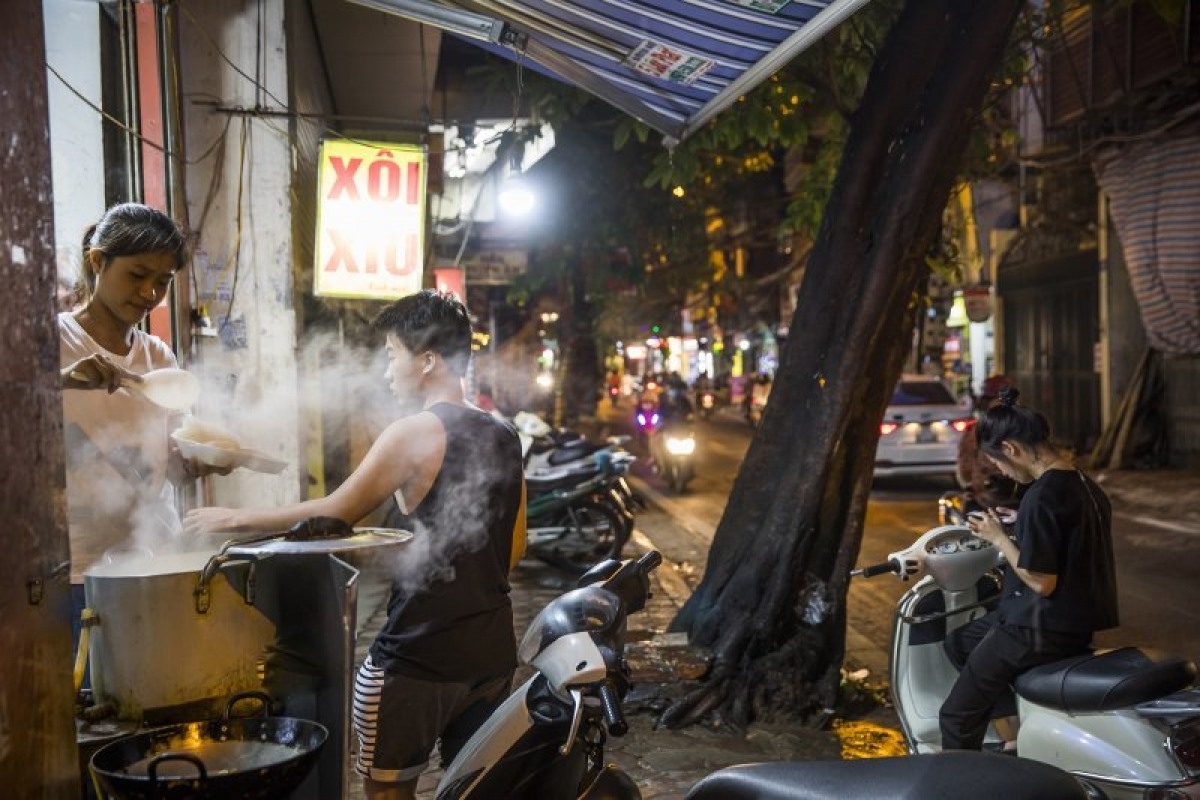 Hà Nội được TIME đánh giá cao về văn hóa ẩm thực đường phố. Nguồn: Paul Hahn—laif/Redux