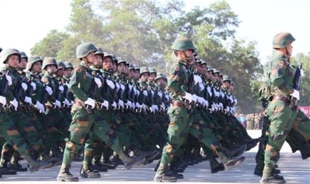 Lễ duyệt binh kỷ niệm 70 năm Ngày thành lập Quân đội Nhân dân Lào. (Ảnh: TTXVN)