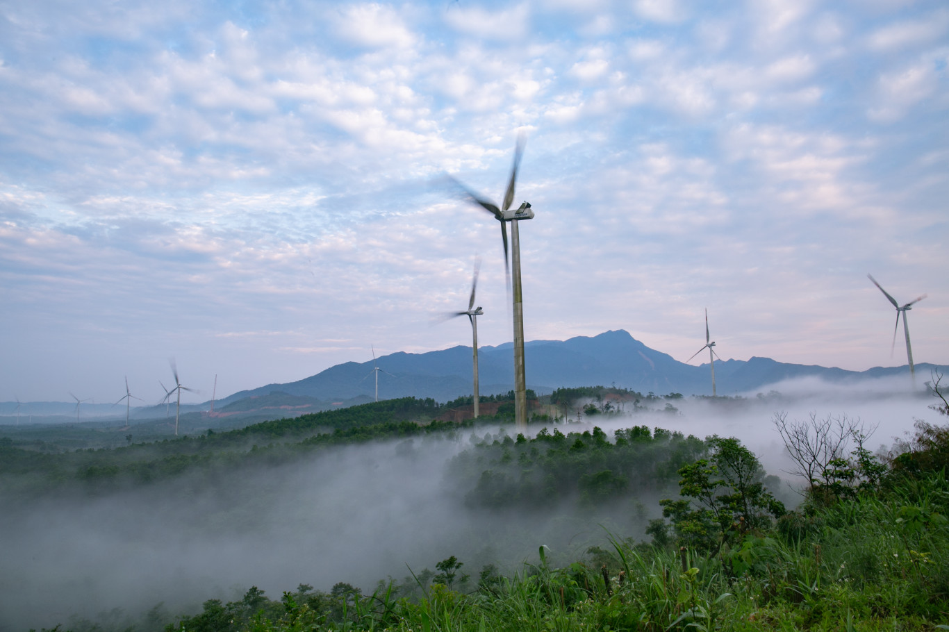 “Thung lũng gió” ở Hướng Linh, Hướng Hóa không chỉ là Cánh đồng năng lượng mà còn là điểm du lịch thu hút du khách - Ảnh: Nông Văn Dân