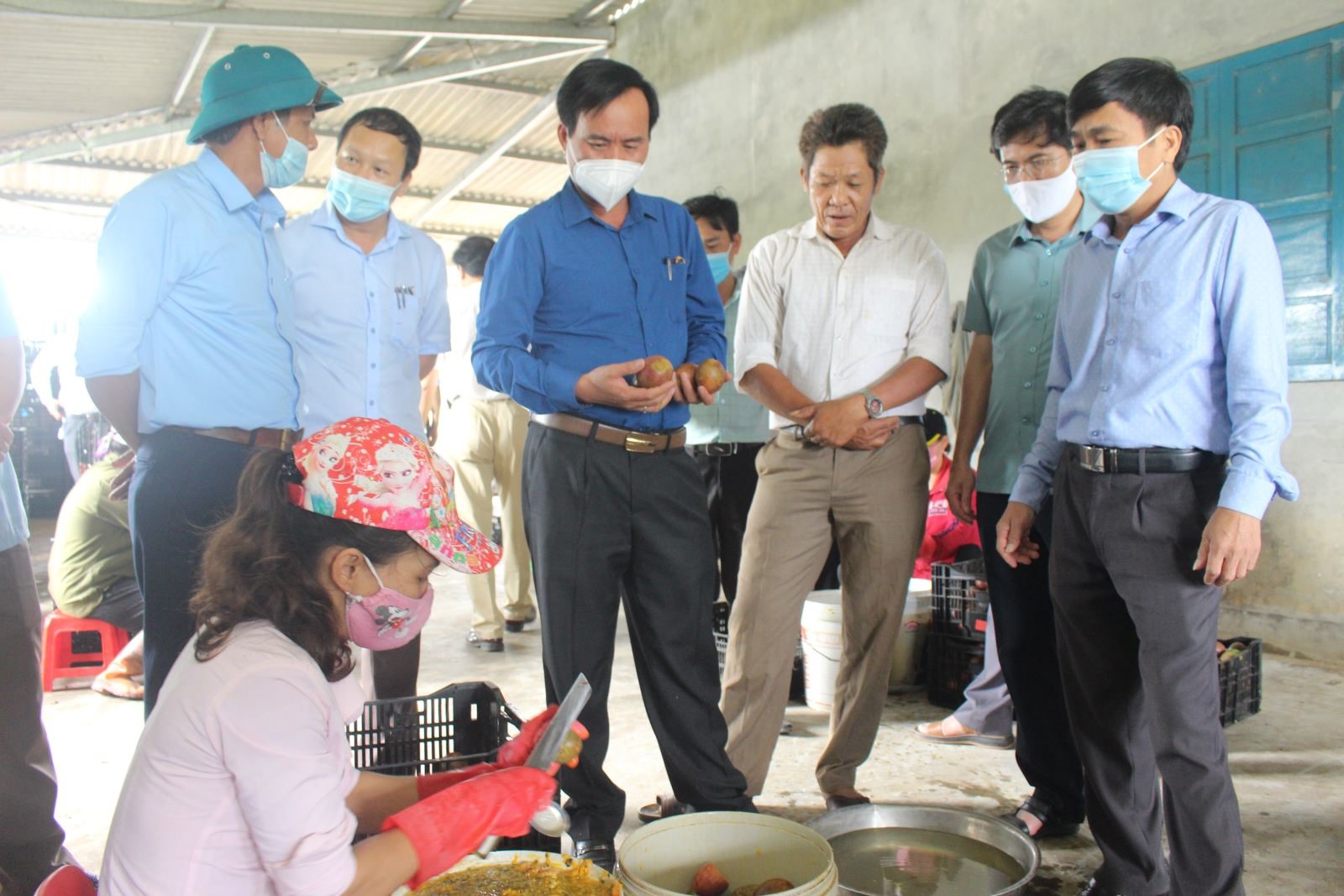 Chủ tịch UBND tỉnh Võ Văn Hưng thăm cơ sở sơ chế chanh leo Vĩnh Linh