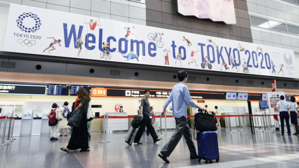 Biểu ngữ chào mừng đến với Olympic Tokyo 2020 tại sân bay của nước chủ nhà. (Ảnh: Pinimg)