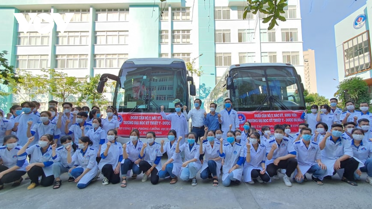 Hơn 100 cán bộ, sinh viên hỗ trợ tỉnh Phú Yên phòng chống dịch bệnh Covid-19.