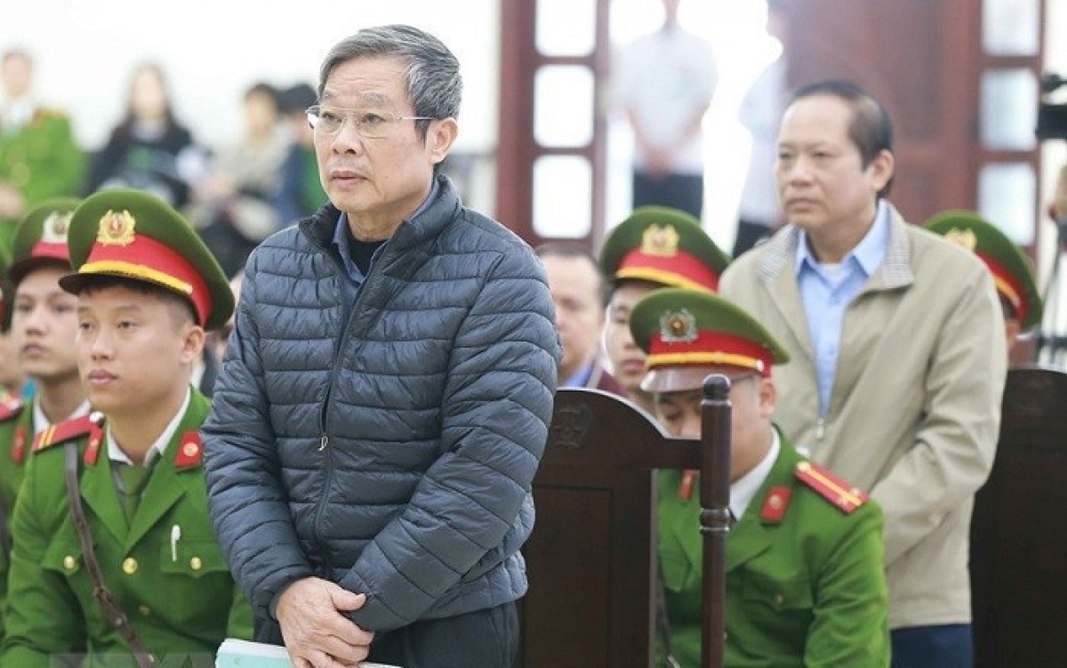 2 bị cáo Nguyễn Bắc Son và Trương Minh Tuấn tại phiên tòa sơ thẩm vụ án xảy ra tại Tổng Công ty MobiFone mua 95% cổ phần của AVG.