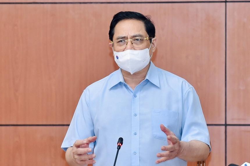 Thủ tướng Phạm Minh Chính vừa ký ban hành Nghị quyết của Chính phủ về việc thực hiện các giải pháp cấp bách phòng, chống dịch bệnh Covid-19. Ảnh: VGP.