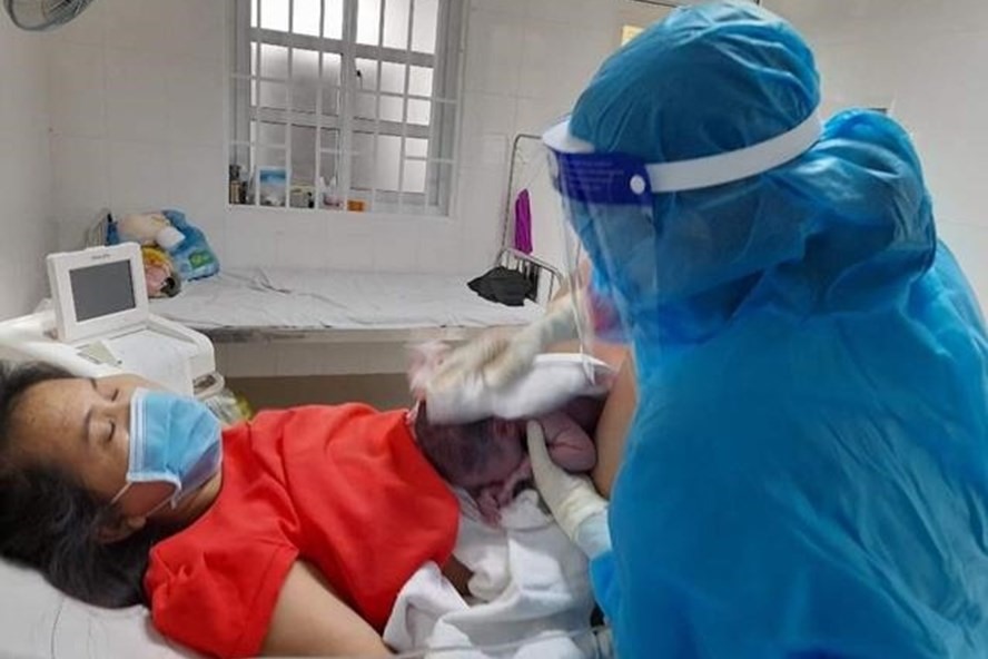 Mẹ con sản phụ D. đang được chăm sóc hậu sản tại Bệnh viện Đa khoa Ninh Thuận. Ảnh: Bênh viện cung cấp.
