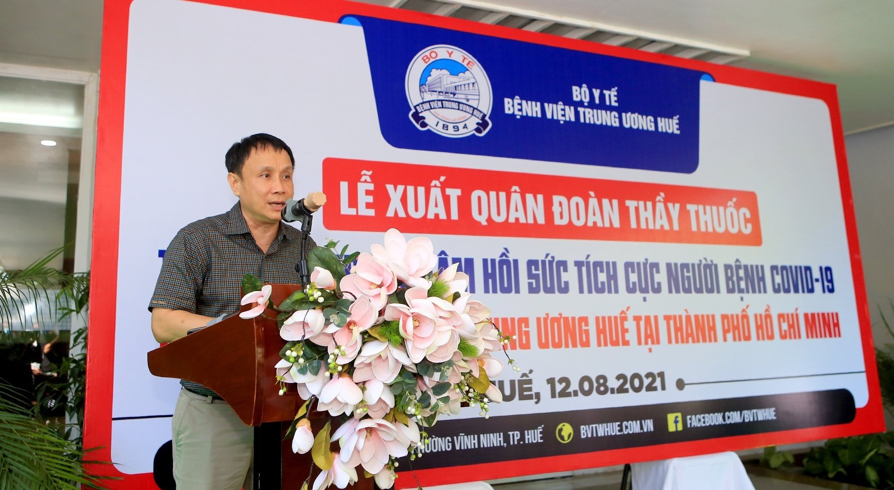 GS.TS Phạm Như Hiệp - Giám đốc Bệnh viện Trung ương  Huế, phát biểu tại buổi lễ xuất quân.