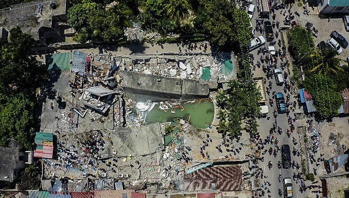 Ảnh chụp từ trên không của Khách sạn Le Manguier bị phá hủy bởi trận động đất ở Les Cayes, Haiti hôm 14/7. Ảnh: AP